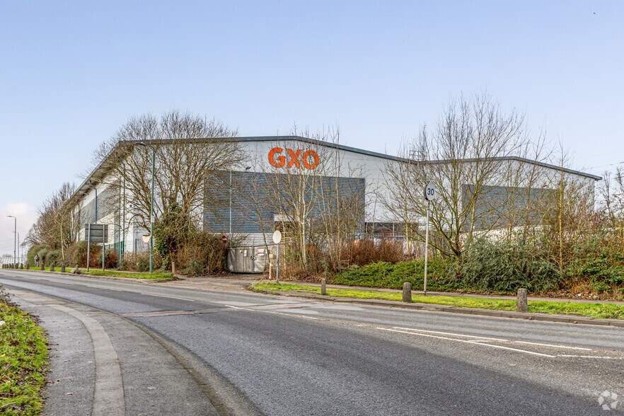 Flex Meadow, Harlow for sale - Primary Photo - Image 1 of 1