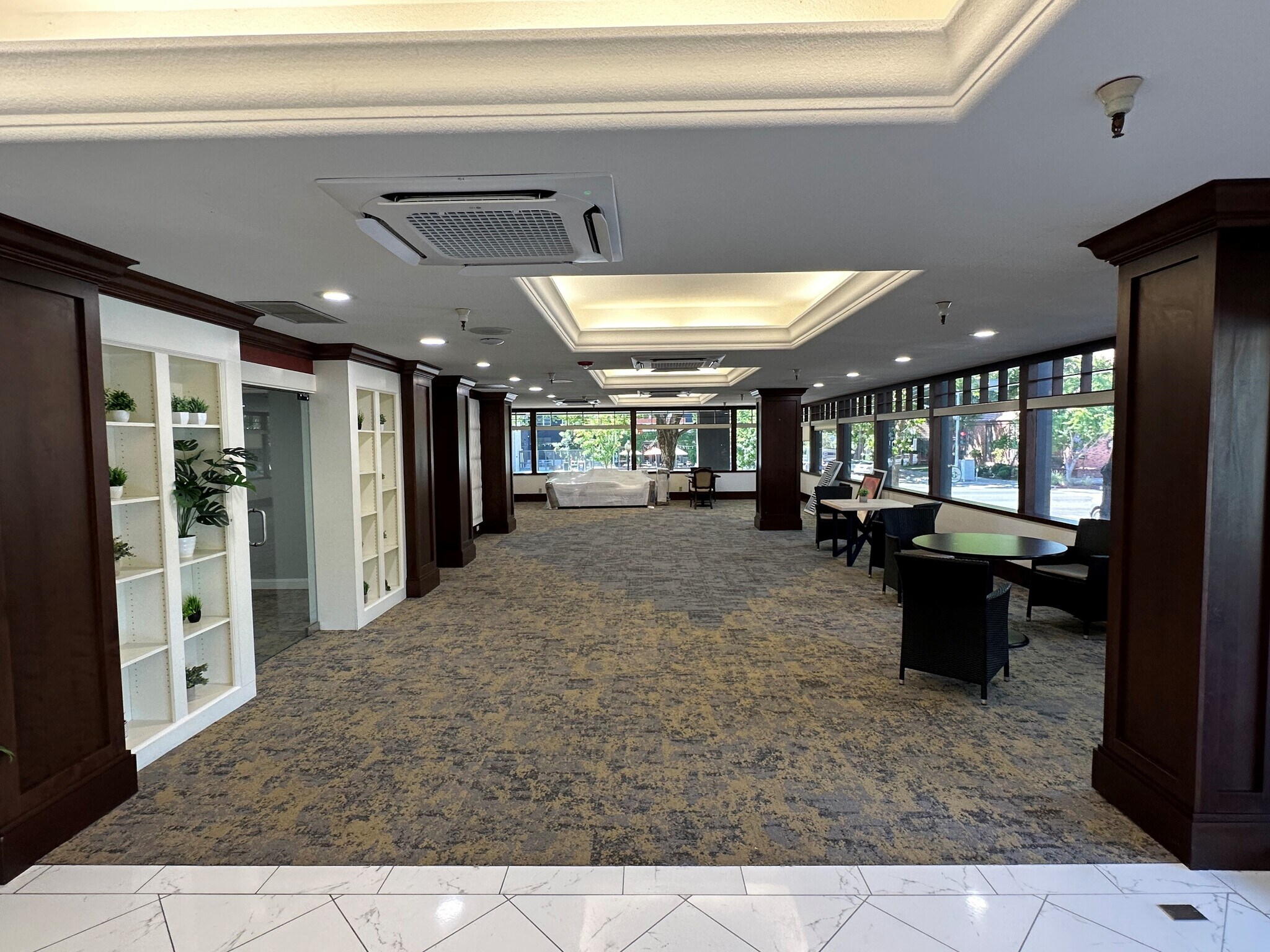 2701 Capitol Ave, Sacramento, CA to rent Interior Photo- Image 1 of 2