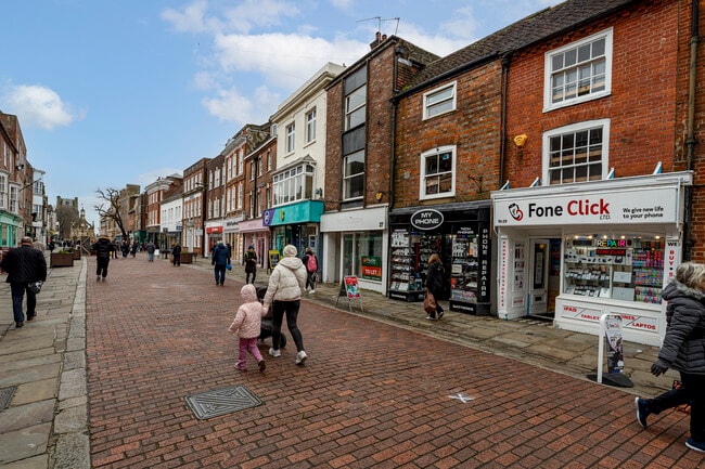 More details for 27 East St, Chichester - Retail to Rent