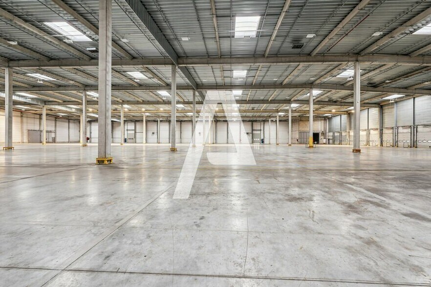 Industrial in Moissy-Cramayel to rent - Building Photo - Image 3 of 4