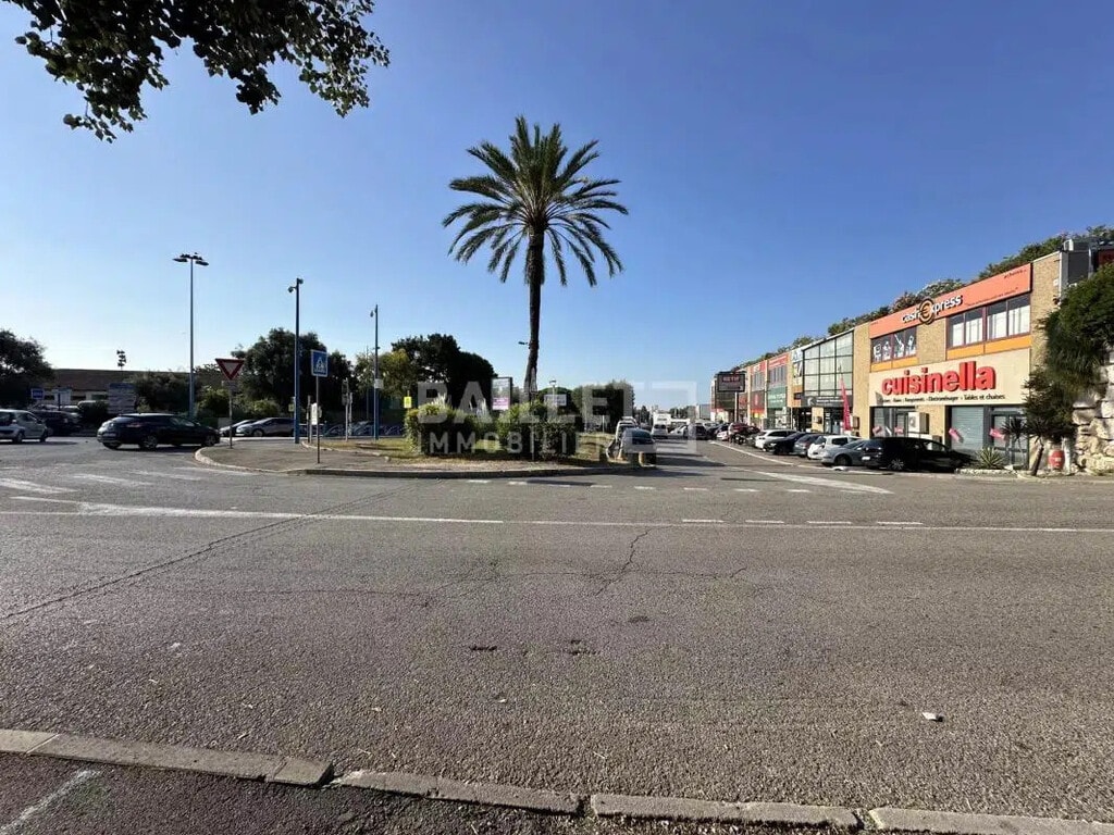 Location Commerce 350 m² - Photo 1
