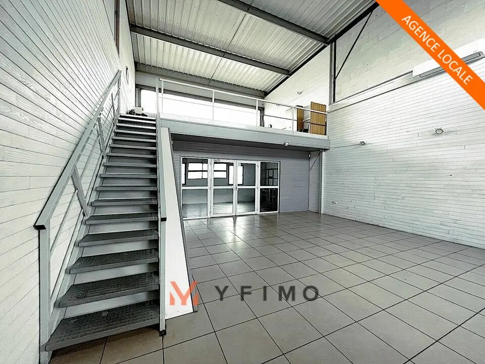 Location Local d'activités 125 m² - Photo 1