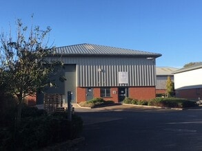 2 Tealgate, Hungerford to rent Building Photo- Image 1 of 6