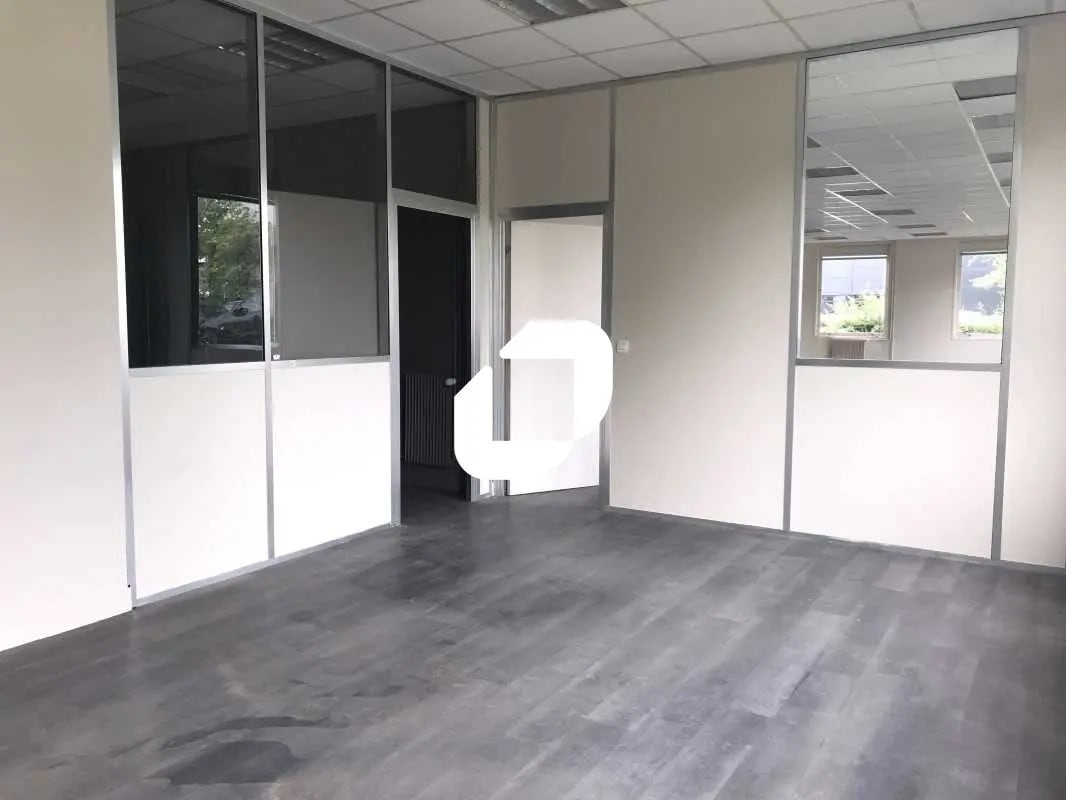 Office in Villebon-sur-Yvette to rent Interior Photo- Image 1 of 1
