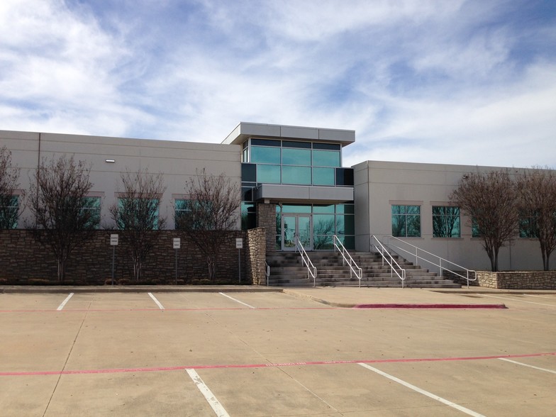 3400 William D. Tate Ave, Grapevine, TX for rent - Building Photo - Image 1 of 4