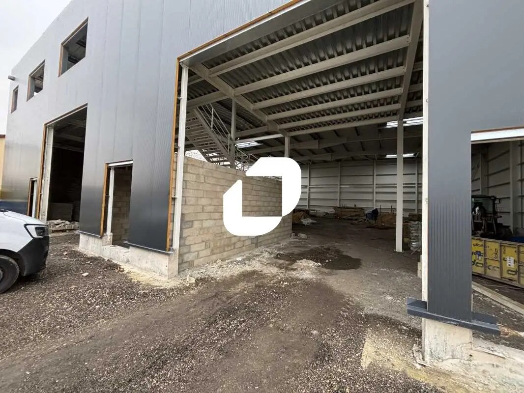 Light Industrial in Bondoufle to rent Building Photo- Image 1 of 5