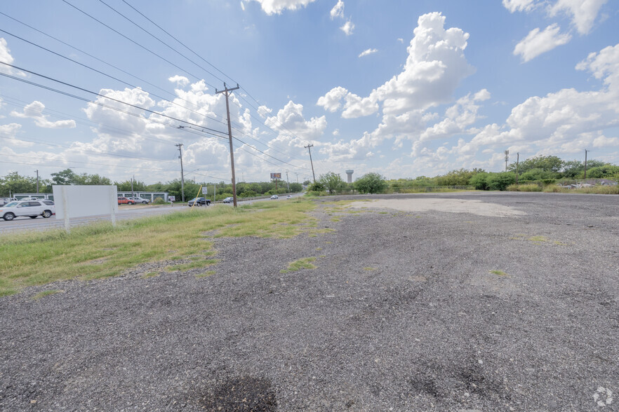 7207 Grissom Rd, San Antonio, TX for rent - Building Photo - Image 1 of 2