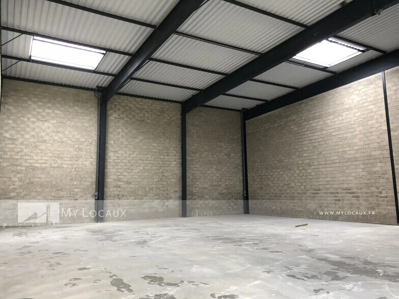 Industrial in Gennevilliers to rent - Interior Photo - Image 2 of 5