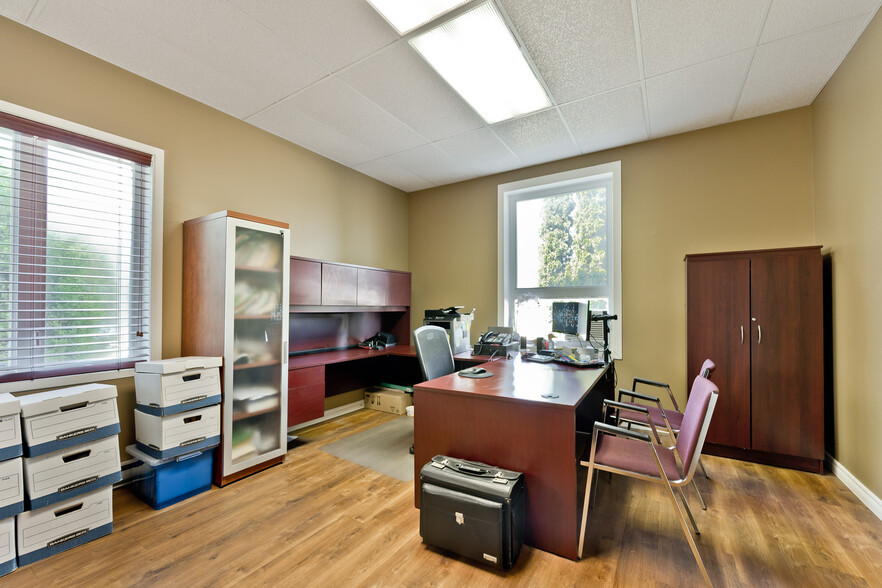 716-718 Rue Short, Sherbrooke, QC for sale - Building Photo - Image 3 of 4