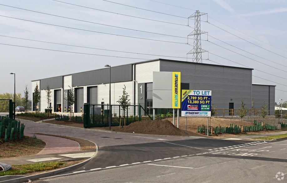 2 Tradeway Sutton Kimpton Rd, Sutton to rent - Primary Photo - Image 1 of 6
