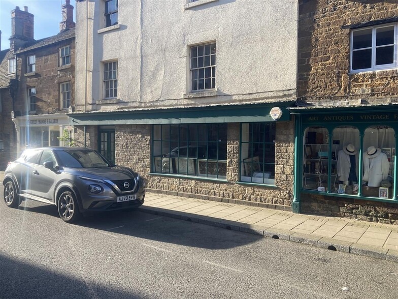 9 High St W, Oakham to rent - Building Photo - Image 3 of 9