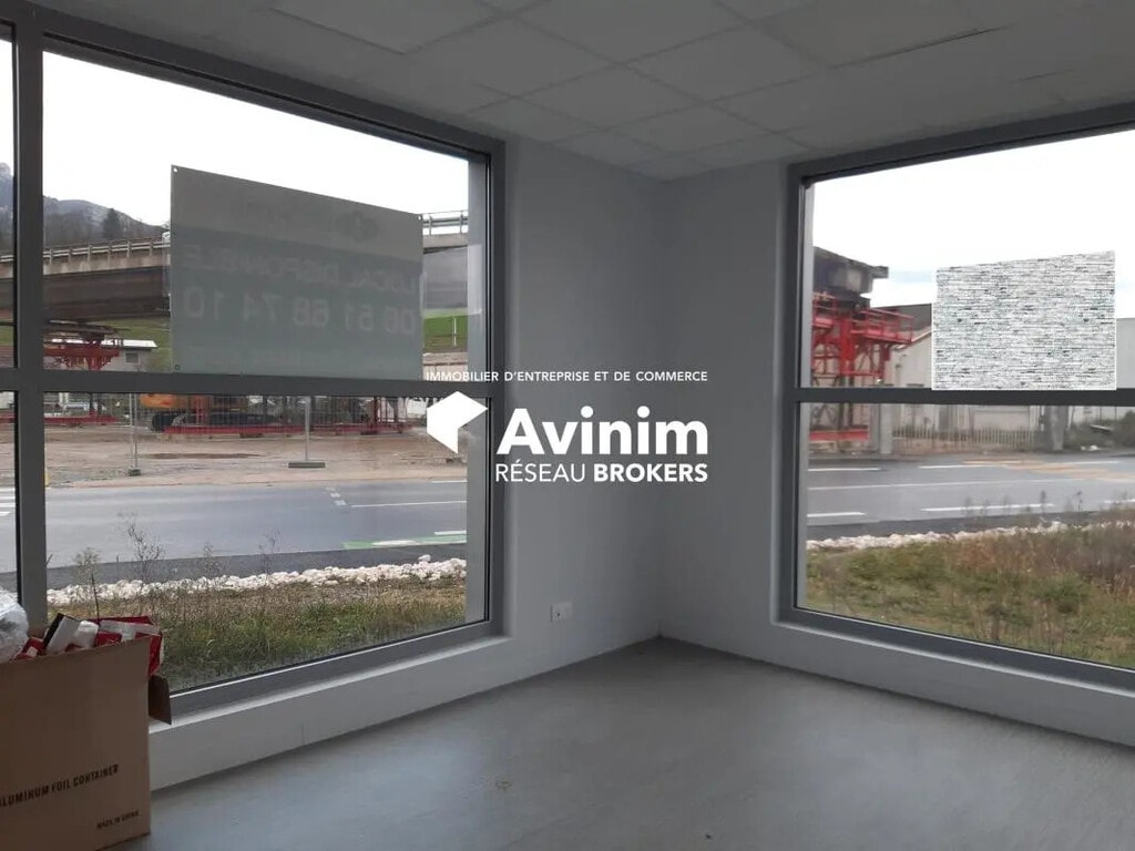 Location Commerce 886 m² - Photo 1
