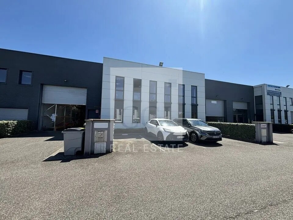 Light Industrial in Vénissieux to rent Building Photo- Image 1 of 13