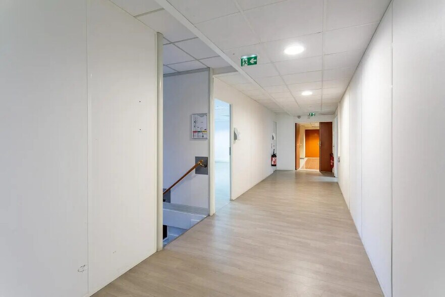 Office in Pantin to rent - Interior Photo - Image 2 of 6