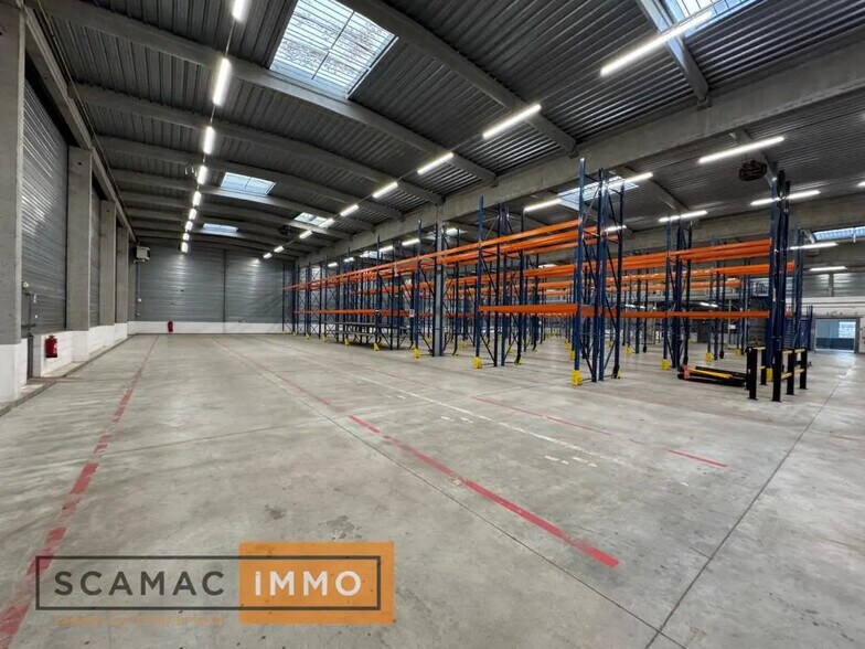 Light Industrial in Lisses to rent - Building Photo - Image 2 of 6