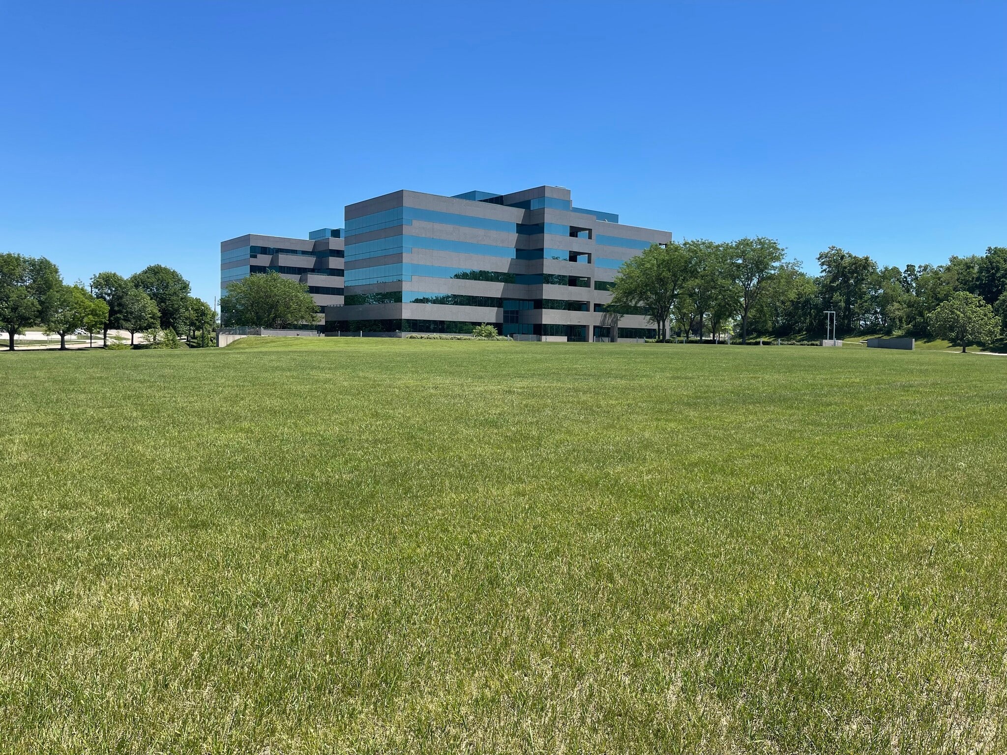 4515 N River Blvd, Cedar Rapids, IA to rent Building Photo- Image 1 of 7
