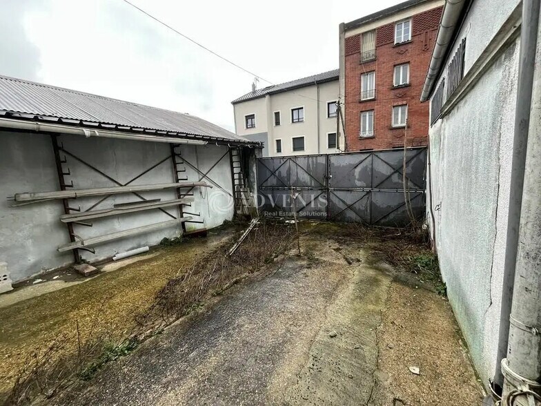 Light Industrial in Montreuil to rent - Building Photo - Image 3 of 8