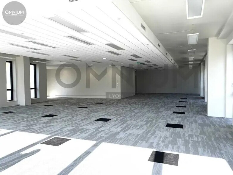 Office in Vénissieux to rent - Building Photo - Image 3 of 15