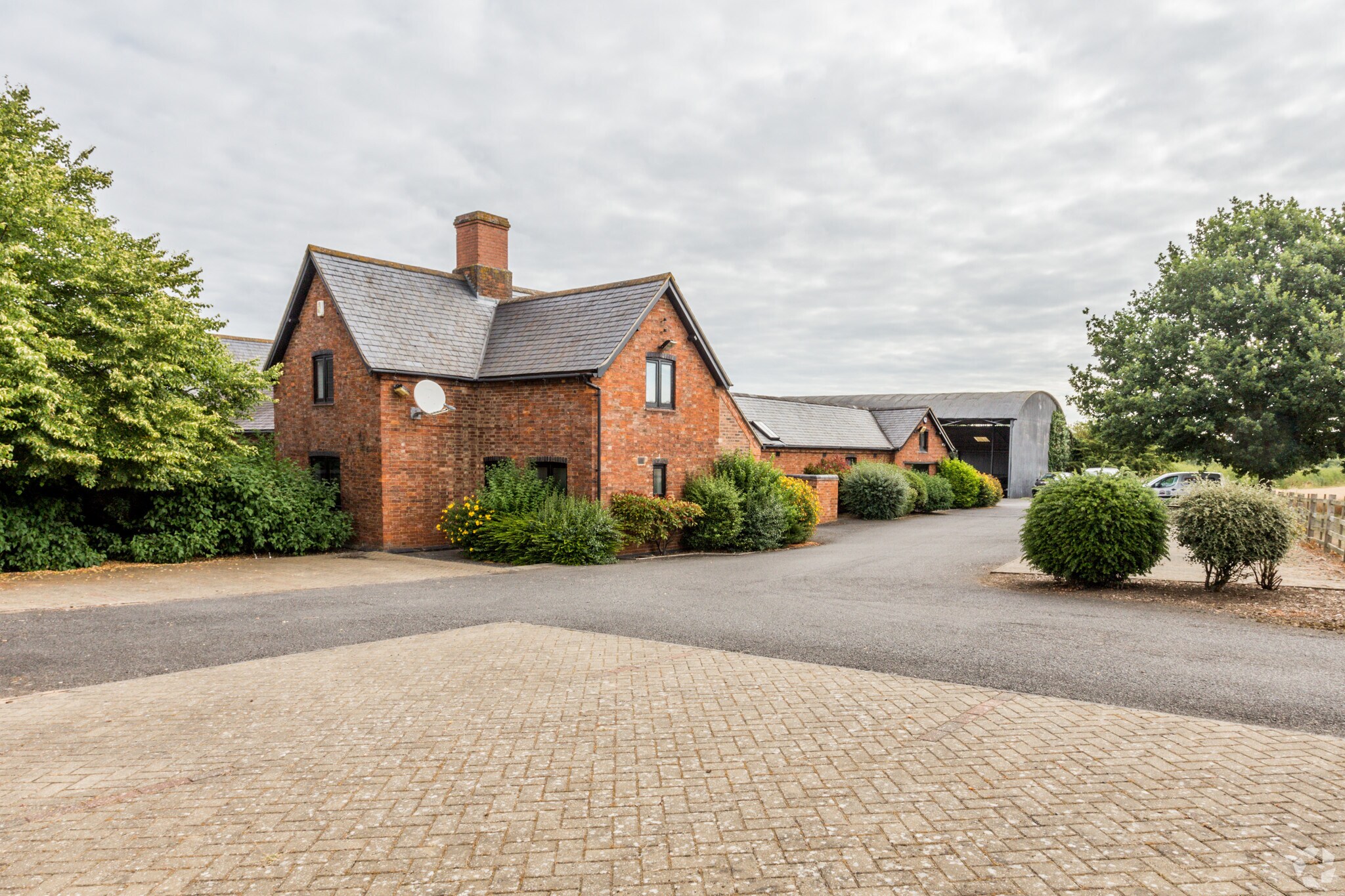 Althorp, Northampton to rent Building Photo- Image 1 of 12