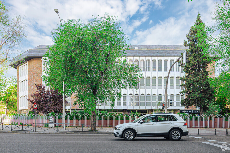 Office in Madrid, MAD for rent - Building Photo - Image 2 of 2