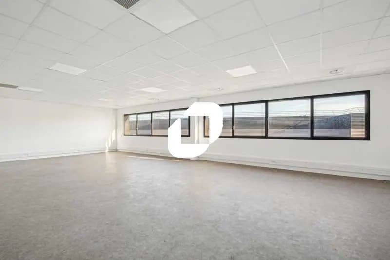 Light Industrial in Aulnay-sous-Bois to rent Building Photo- Image 1 of 2