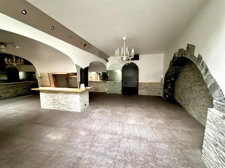 Retail in Clermont-Ferrand for sale - Building Photo - Image 3 of 5