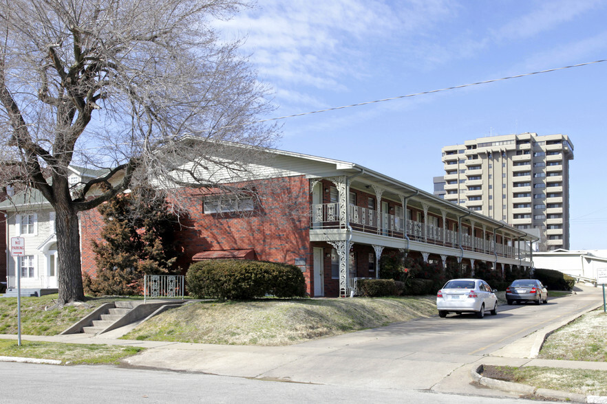 927-937 E Elm St, Springfield, MO for sale - Primary Photo - Image 1 of 8