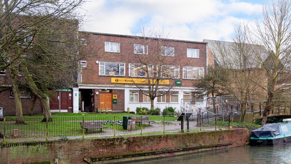 Amwell End, Ware, SG12 9HW UK