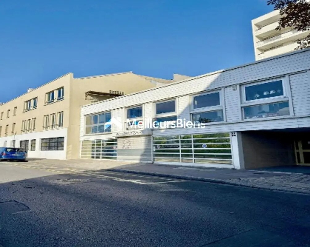 Light Industrial in Courbevoie to rent Building Photo- Image 1 of 9