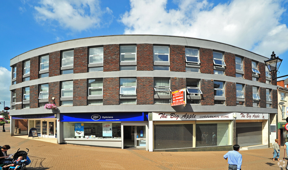 Hagley St, Halesowen to rent - Building Photo - Image 2 of 3