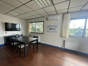 Light Industrial in Lisses to rent Interior Photo- Image 2 of 8