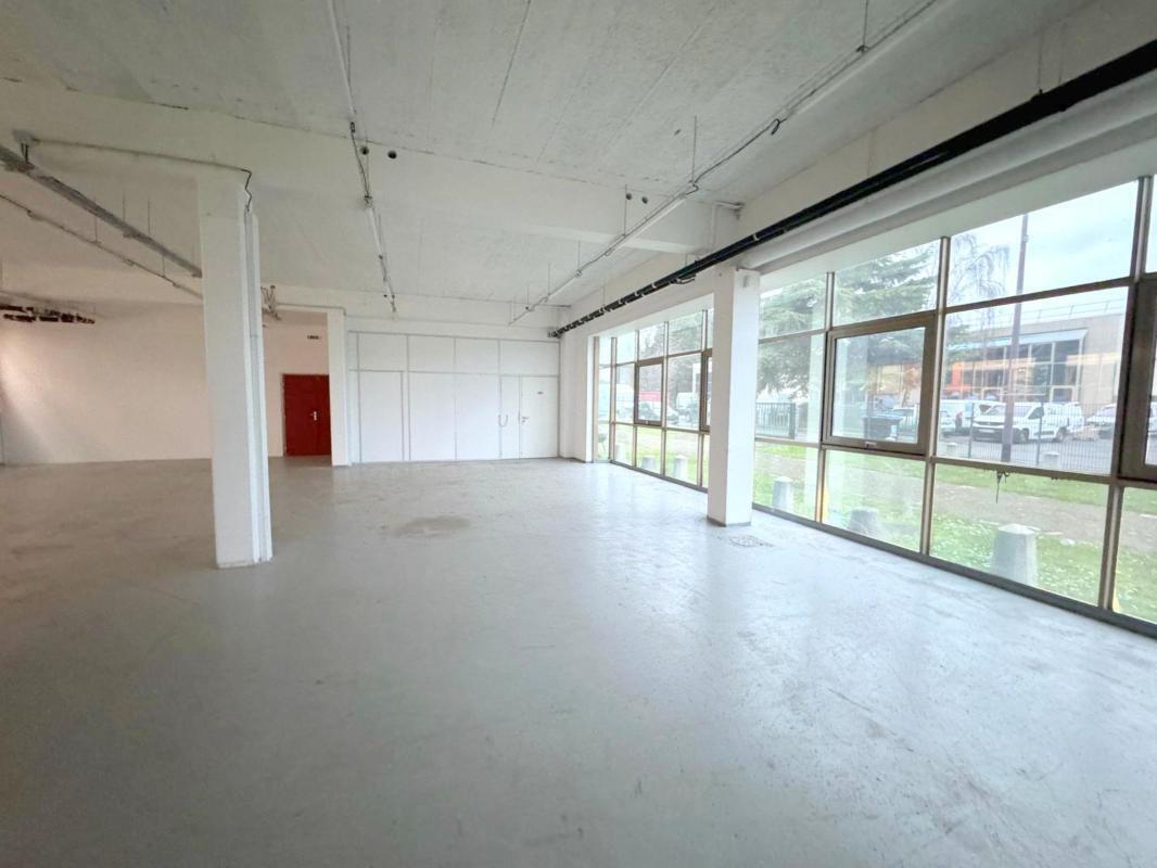 Light Industrial in Bezons to rent Interior Photo- Image 1 of 11