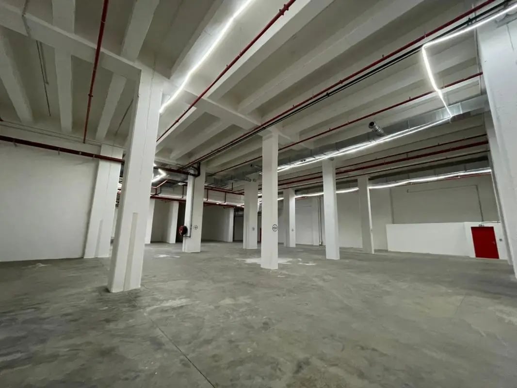 Industrial in Paris to rent Building Photo- Image 1 of 7