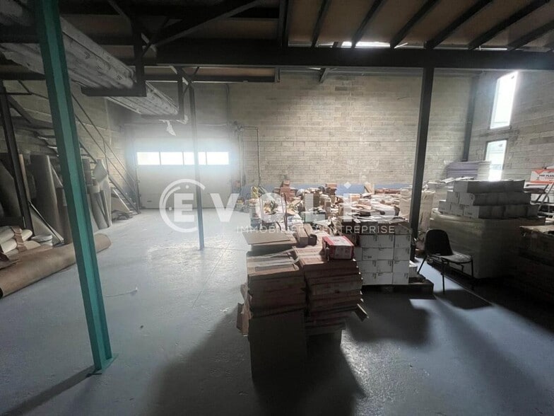Light Industrial in Saint-Pierre-du-Perray to rent - Interior Photo - Image 3 of 8