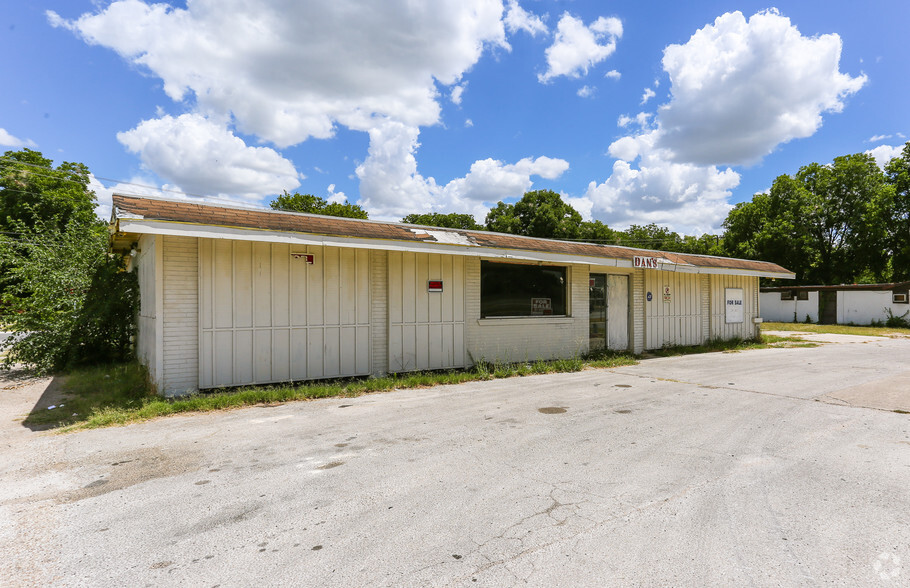 321 Linda Dr, San Marcos, TX for sale - Primary Photo - Image 1 of 13