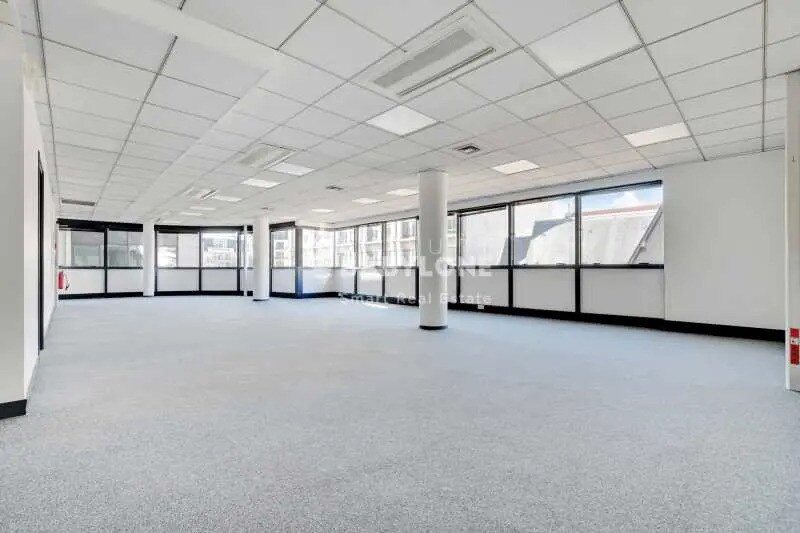 Office in Levallois-Perret to rent - Building Photo - Image 1 of 12