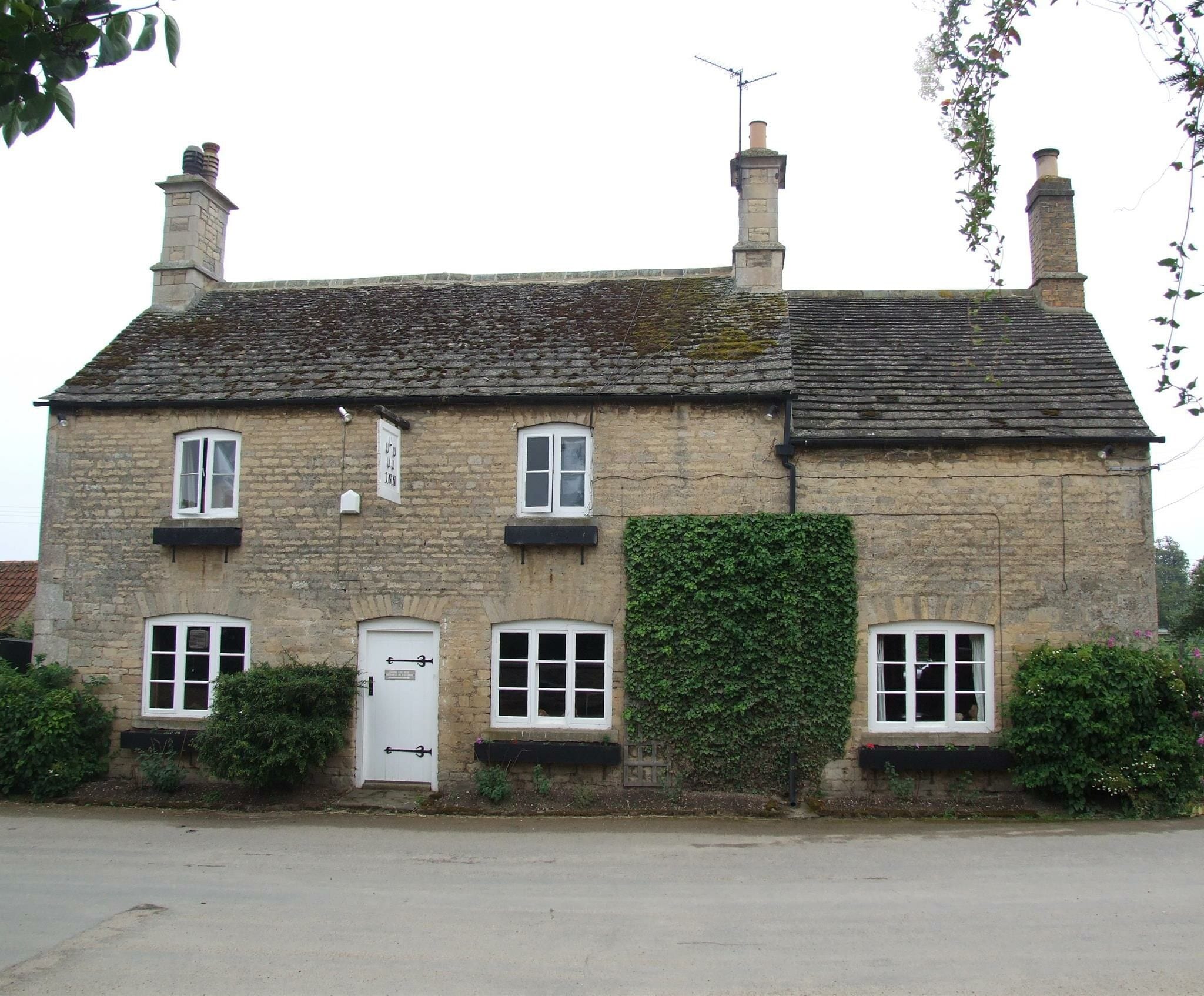 Five Horseshoes Ln, Stamford to rent Primary Photo- Image 1 of 2