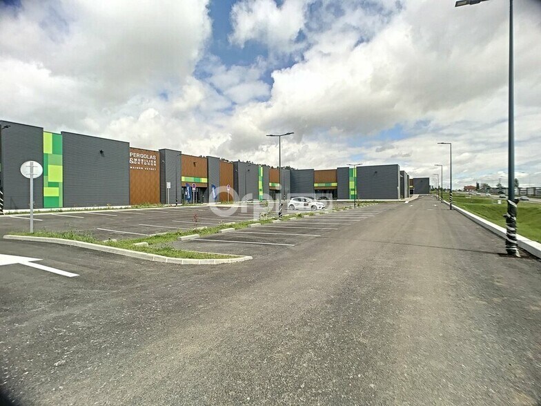 Retail in Anse to rent - Building Photo - Image 3 of 8