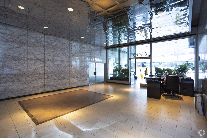 8500 Wilshire Blvd, Beverly Hills, CA for rent - Lobby - Image 3 of 5