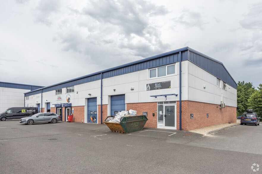 Southmead Close, Swindon to rent - Building Photo - Image 3 of 3