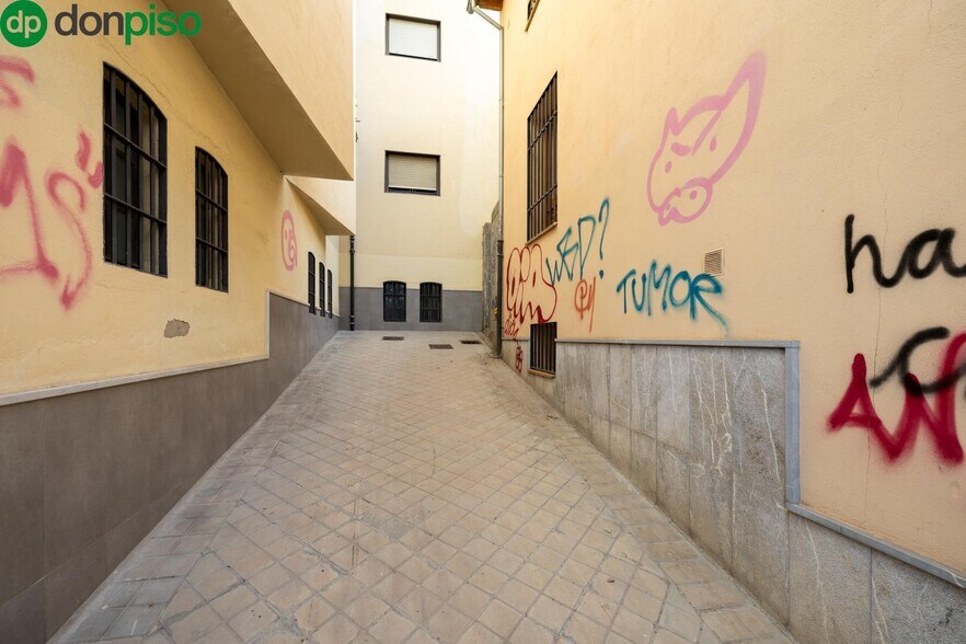 Calle Acera de San Ildefonso, 34, Granada, Granada for sale - Building Photo - Image 2 of 15