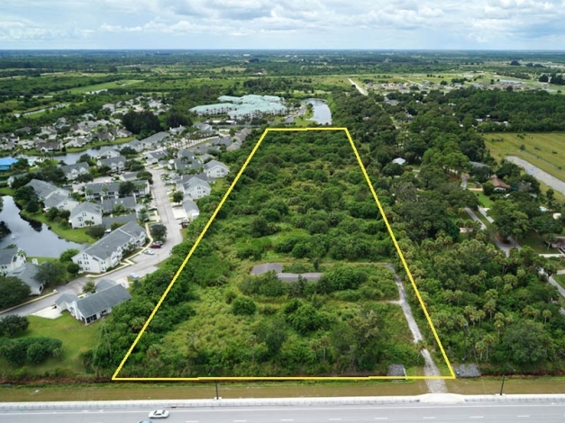 7055 20th St, Vero Beach, FL for sale - Primary Photo - Image 1 of 2