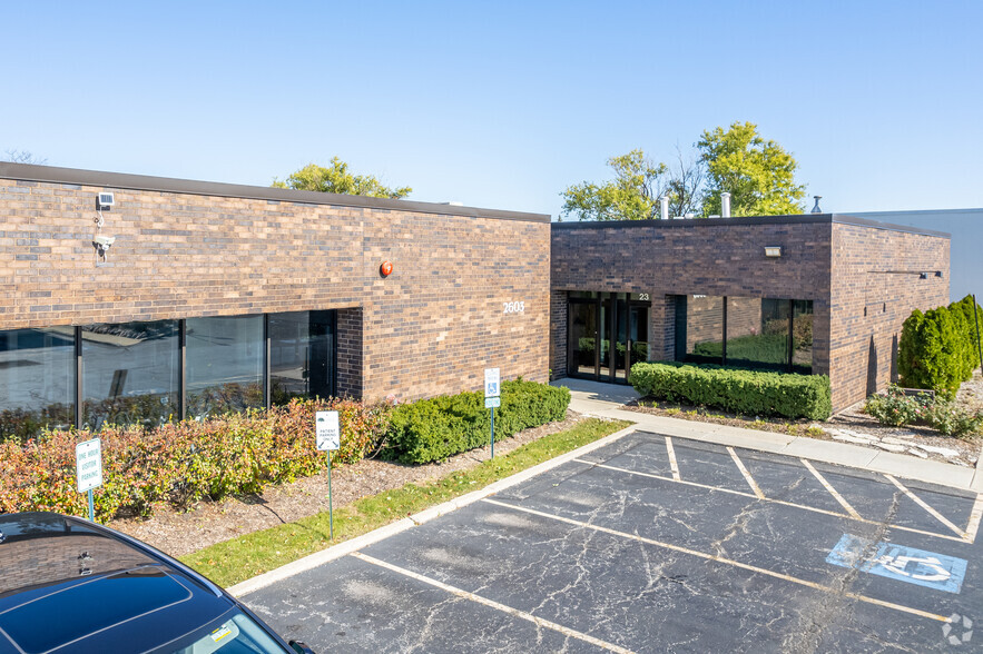 2605 W 22nd St, Oak Brook, IL for rent - Building Photo - Image 3 of 8