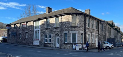 Sandes Ave, Kendal to rent Building Photo- Image 2 of 2