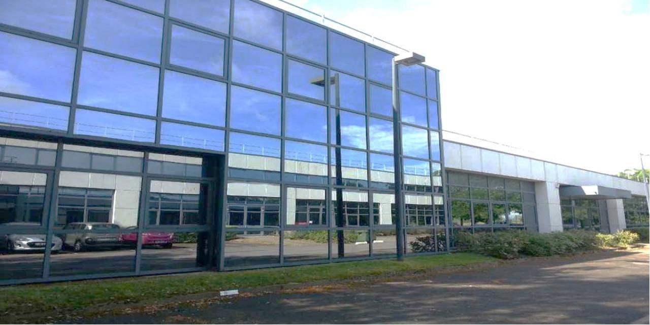 Office in Saclay to rent Building Photo- Image 1 of 2