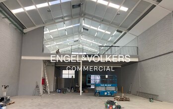 Industrial in L'Hospitalet de Llobregat, Barcelona to rent Interior Photo- Image 1 of 7