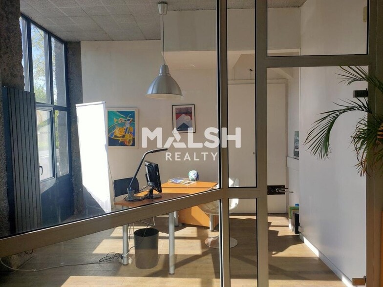 Office in Lyon for sale - Interior Photo - Image 2 of 9