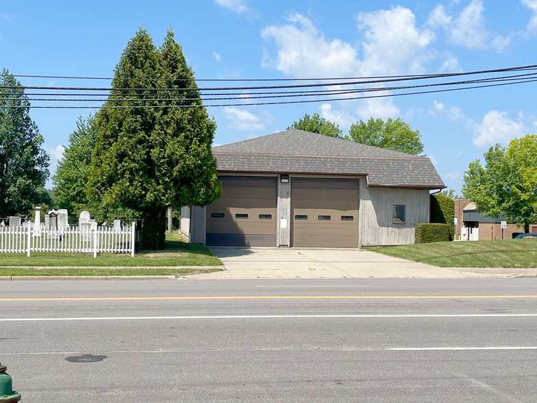 70 S Cleveland Massillon Rd, Akron, OH for sale - Building Photo - Image 1 of 2