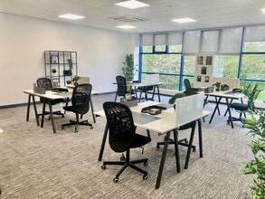 Smeaton Close, Aylesbury to rent Interior Photo- Image 1 of 3