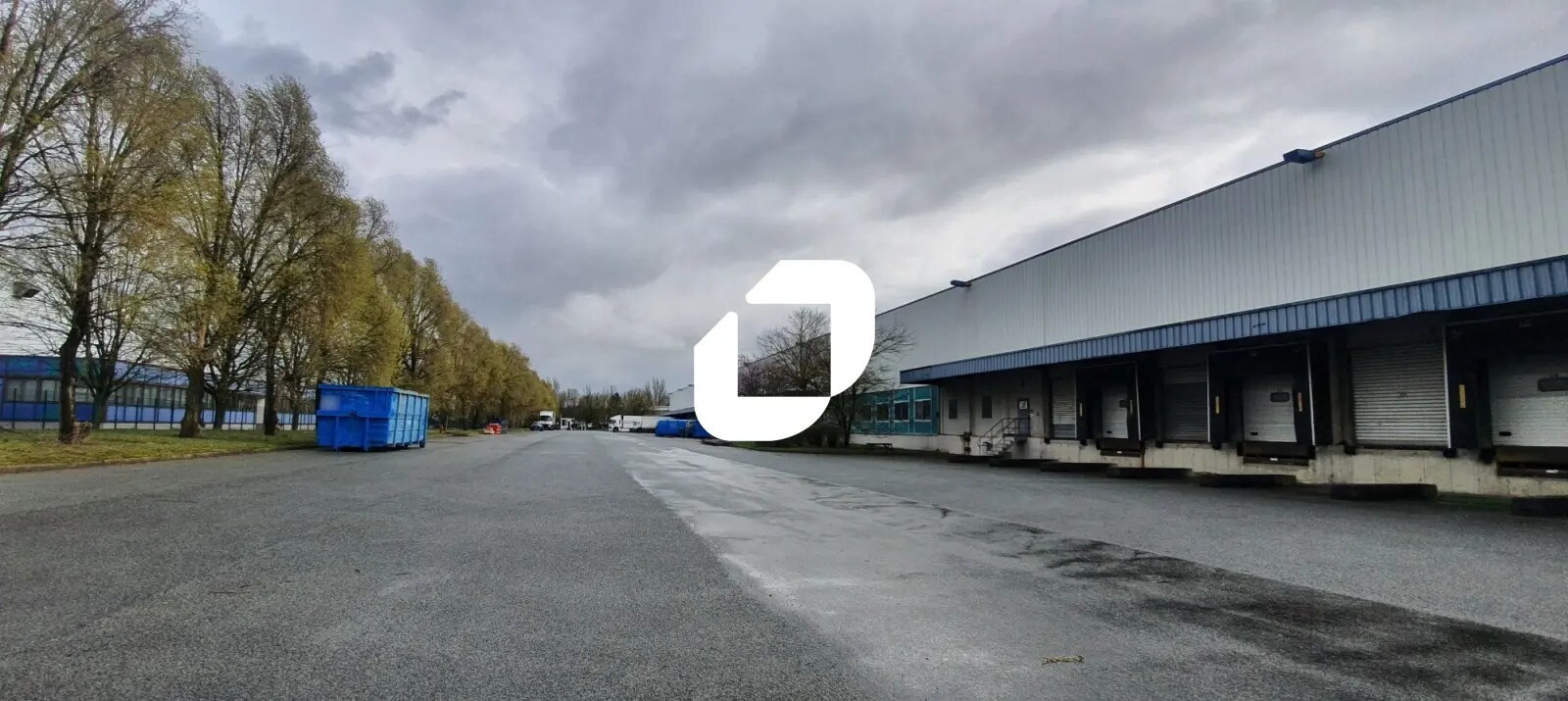 Industrial in Tremblay-en-France to rent Building Photo- Image 1 of 8